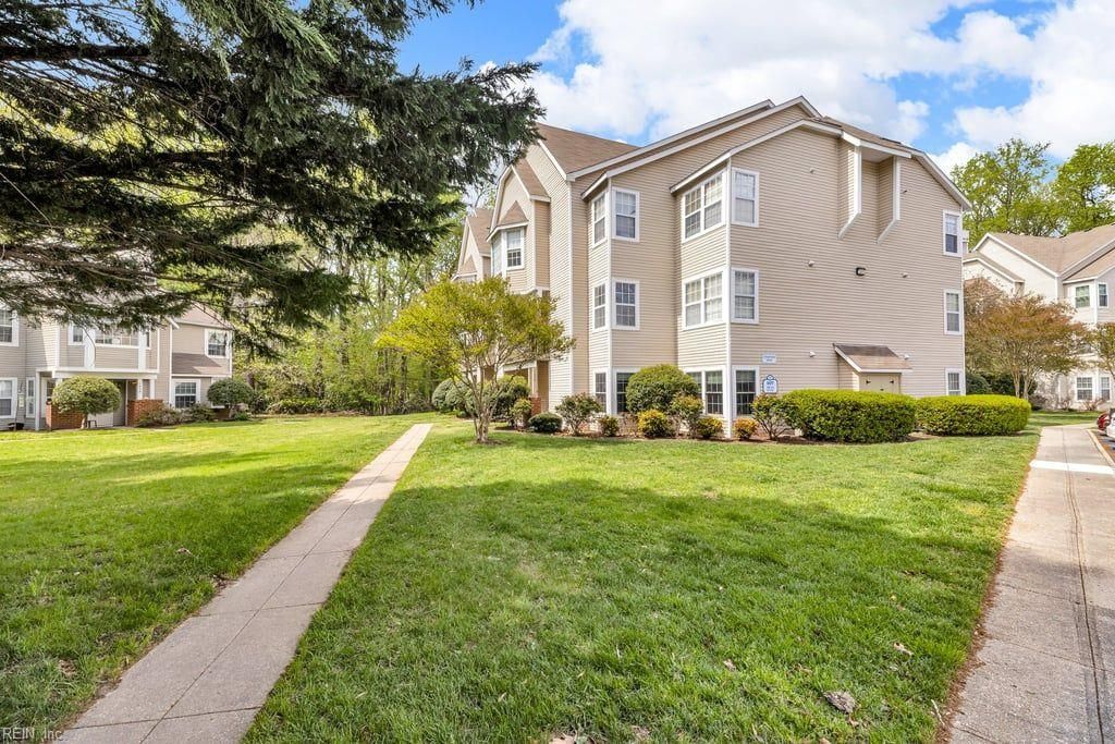 Photo of 107 Stratford Drive #I, Williamsburg, VA 23185 (MLS # 10630228)