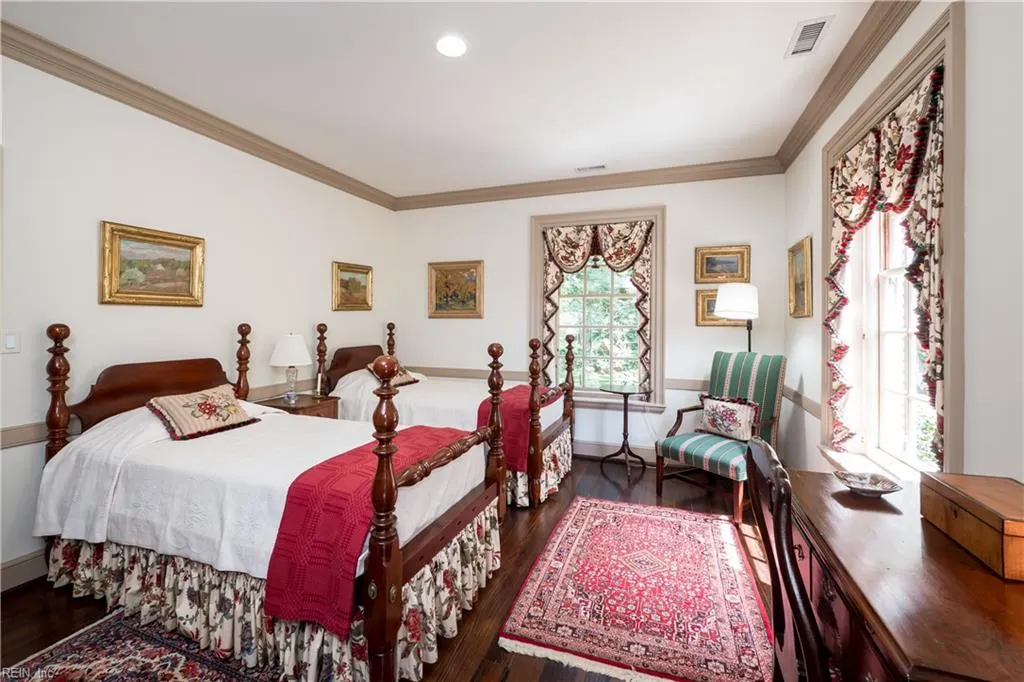 Virginia Beach, Virginia 23451, United States, 5 Bedrooms Bedrooms, ,7 BathroomsBathrooms,Residential,Active,197449