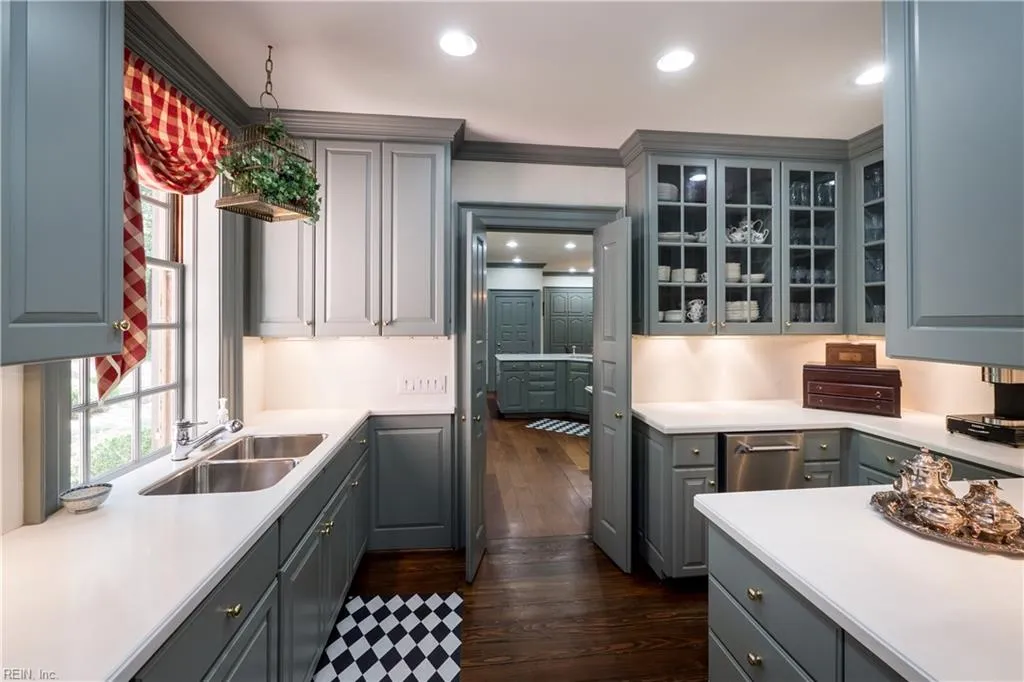 Virginia Beach, Virginia 23451, United States, 5 Bedrooms Bedrooms, ,7 BathroomsBathrooms,Residential,Active,197449