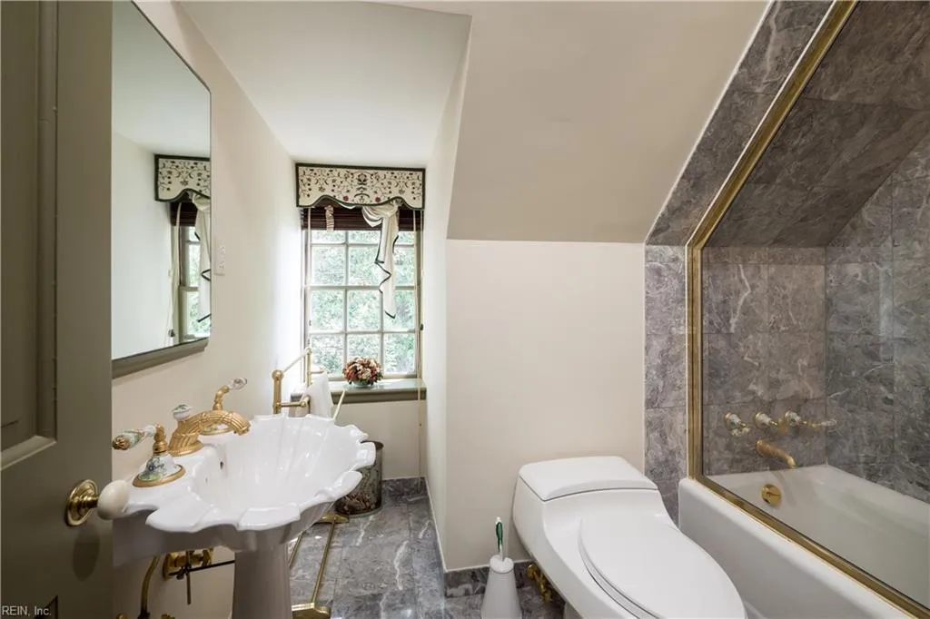 Virginia Beach, Virginia 23451, United States, 5 Bedrooms Bedrooms, ,7 BathroomsBathrooms,Residential,Active,197449