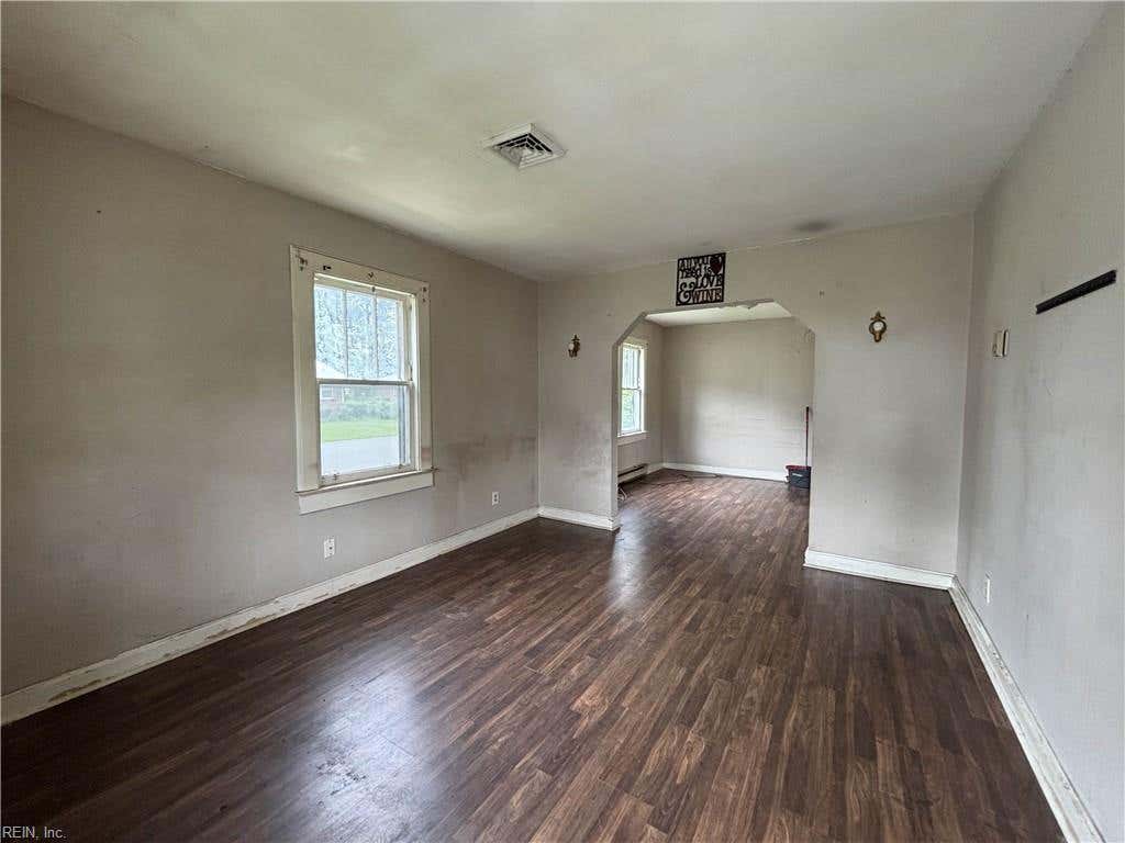 Photo of 386 Leeland Avenue, Hampton, VA 23661 (MLS # 10646529)