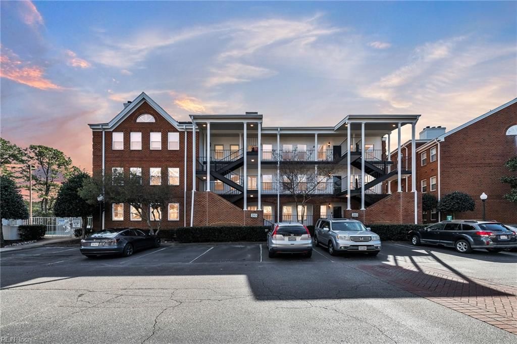 Photo of 203 Westover Avenue #202, Norfolk, VA 23507 (MLS # 10624141)