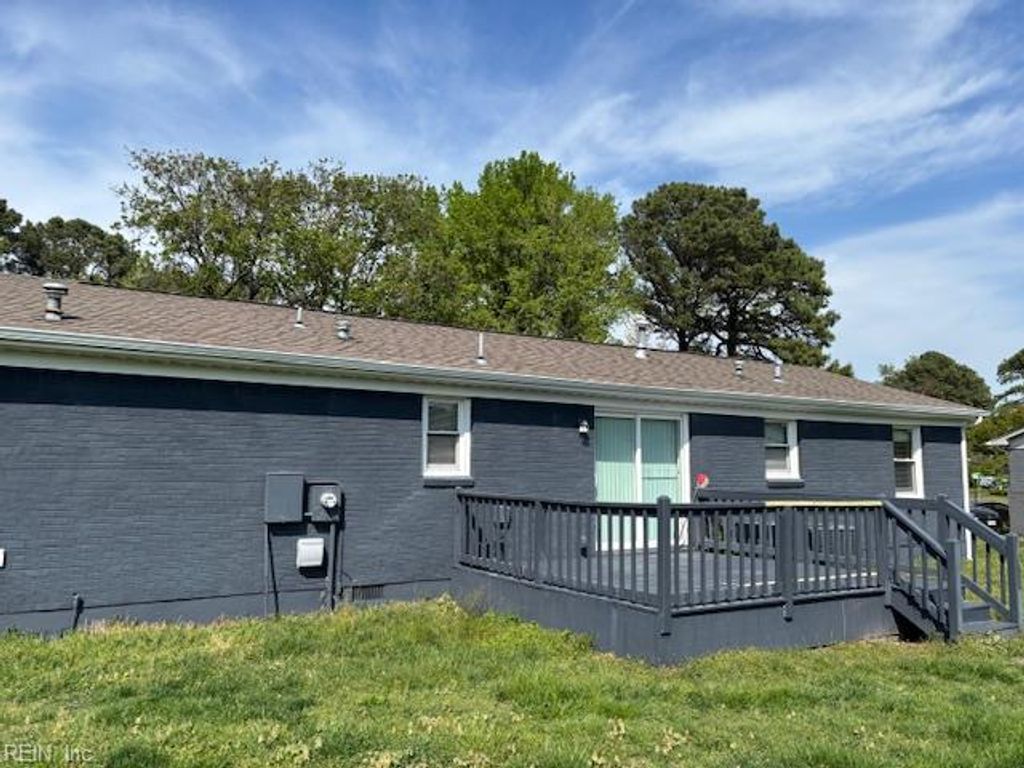 Photo of 1207 Carrington Crescent S, Portsmouth, VA 23701 (MLS # 10629122)