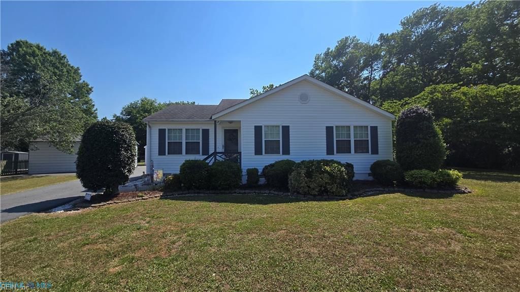 Photo of 59 Double Cross Court, Mathews, VA 23109 (MLS # 10636090)