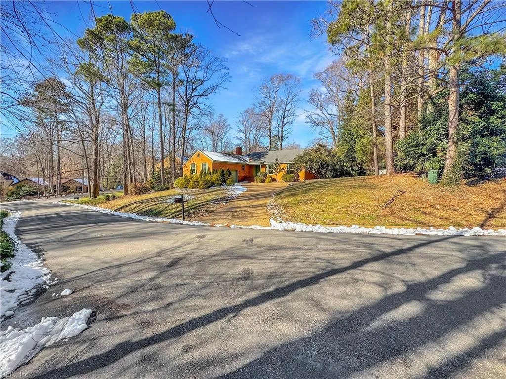 Williamsburg, Virginia 23185, United States, 3 Bedrooms Bedrooms, ,3 BathroomsBathrooms,Residential,Pending,19392