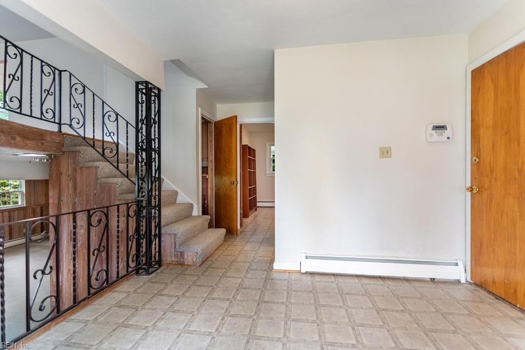 Photo of 53 Wheatland Drive, Hampton, VA 23666 (MLS # 10657623)