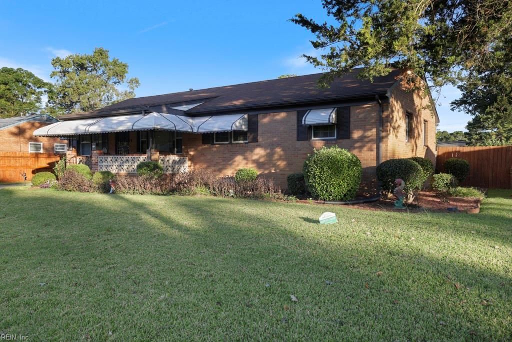 Photo of 902 Robinson Road, Portsmouth, VA 23701 (MLS # 10608508)