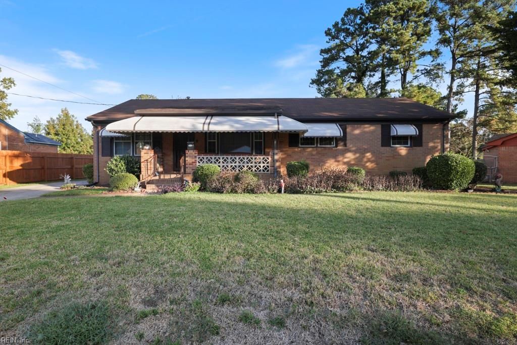 Photo of 902 Robinson Road, Portsmouth, VA 23701 (MLS # 10608508)