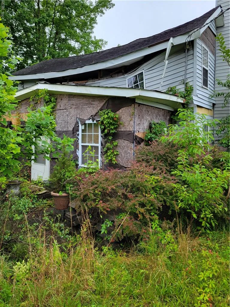 Property: 499 Colonial Trail W,Dendron, VA