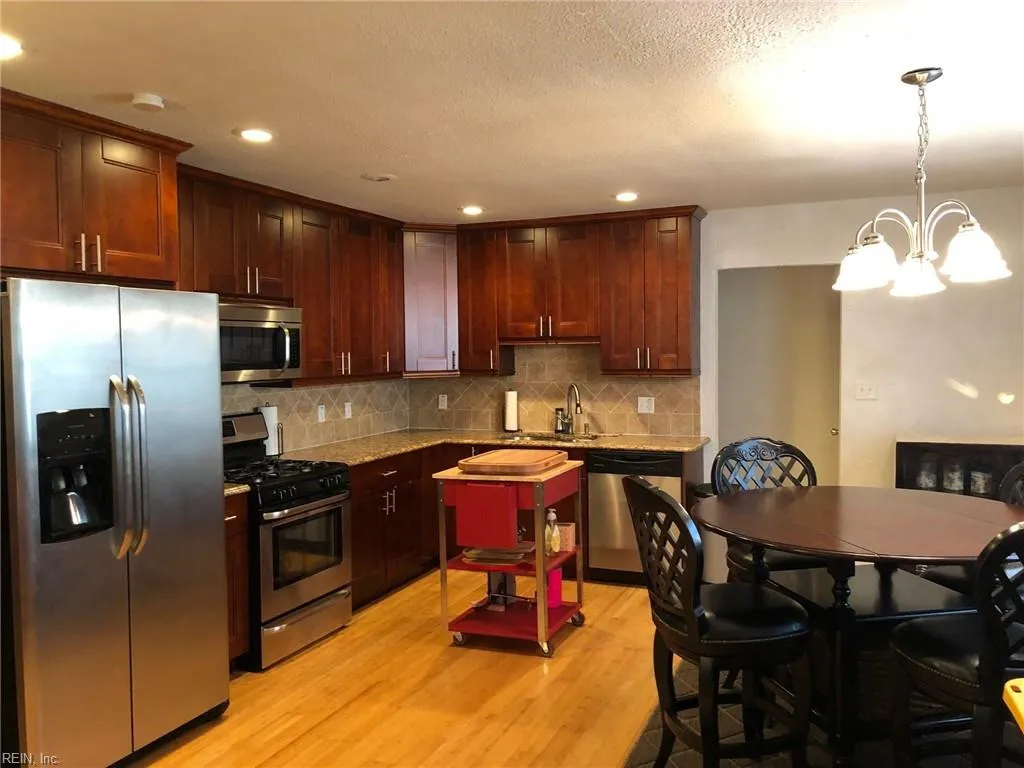 Portsmouth, Virginia 23704, United States, 4 Bedrooms Bedrooms, ,2 BathroomsBathrooms,Residential,Pending,211419