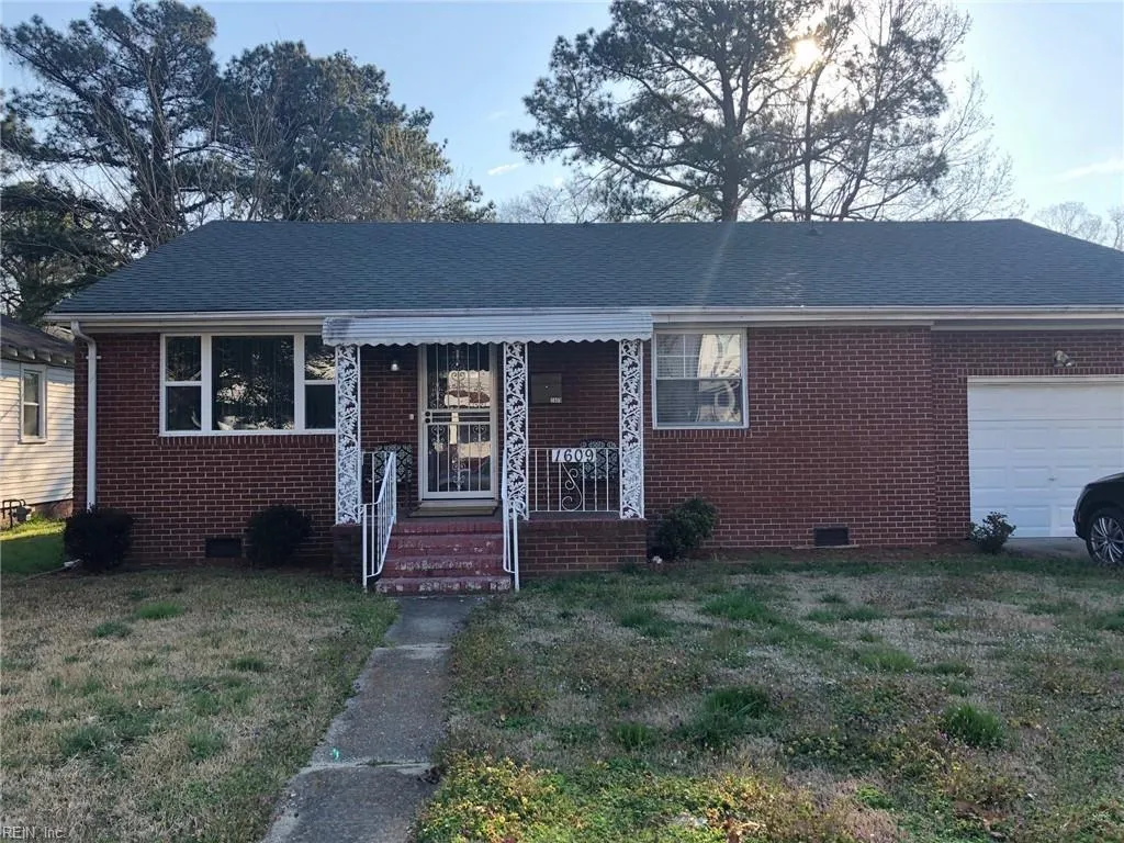 Portsmouth, Virginia 23704, United States, 4 Bedrooms Bedrooms, ,2 BathroomsBathrooms,Residential,Pending,211419