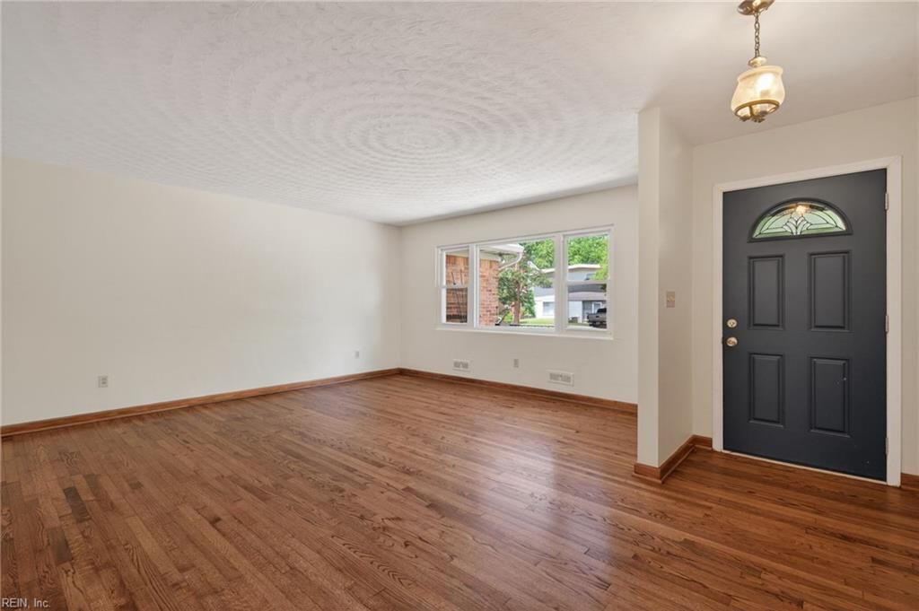 Photo of 137 Lafayette Avenue, Norfolk, VA 23503 (MLS # 10639425)