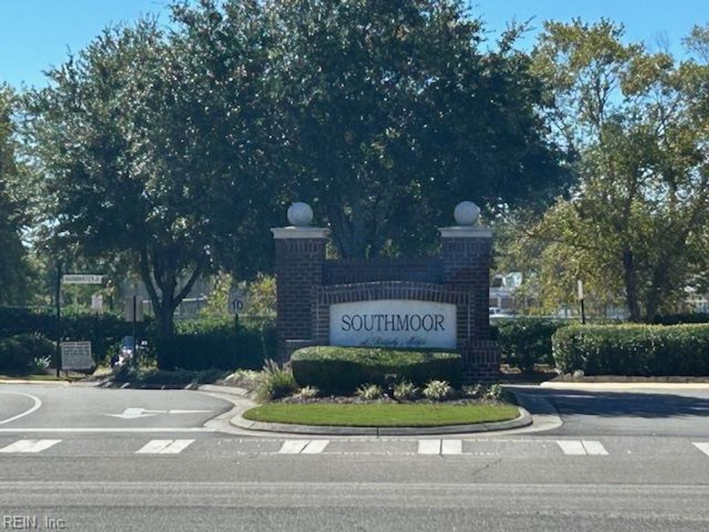 Photo of 932 Southmoor Drive #203, Virginia Beach, VA 23455 (MLS # 10606877)