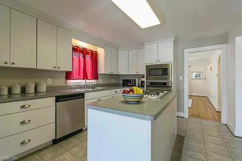 Norfolk, Virginia 23503, United States, 4 Bedrooms Bedrooms, ,2 BathroomsBathrooms,Residential,Pending,102920