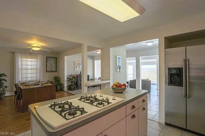 Norfolk, Virginia 23503, United States, 4 Bedrooms Bedrooms, ,2 BathroomsBathrooms,Residential,Pending,102920