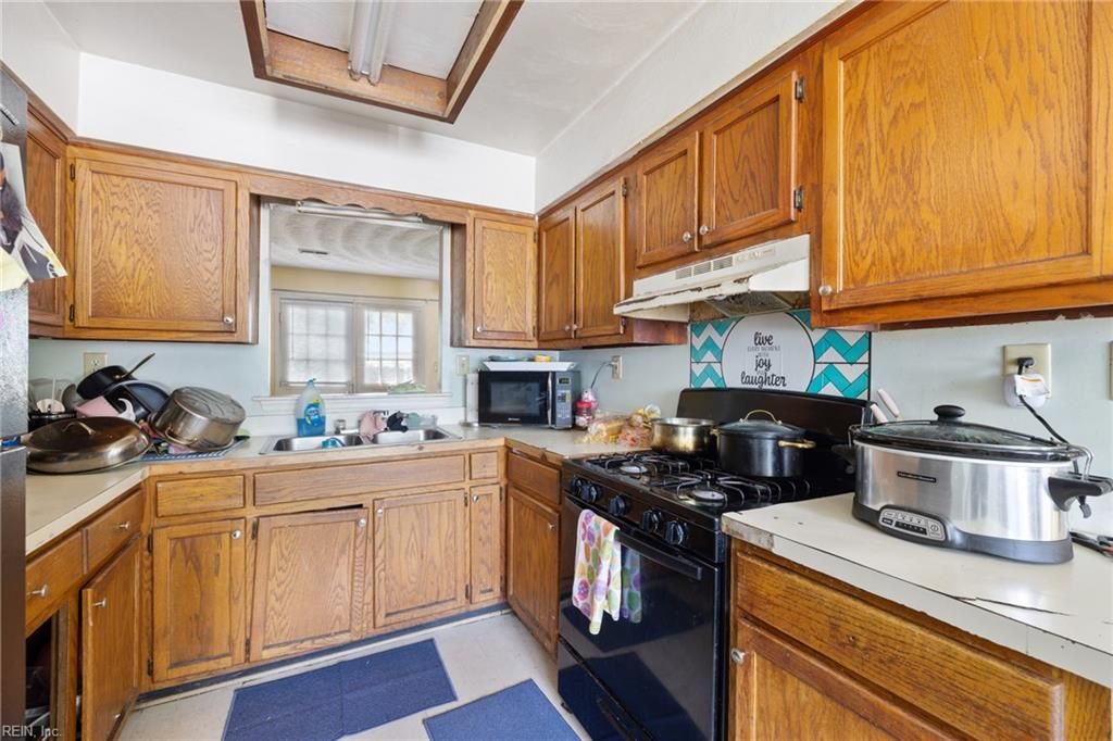 Photo of 1121 Fayette Street, Portsmouth, VA 23704 (MLS # 10628654)