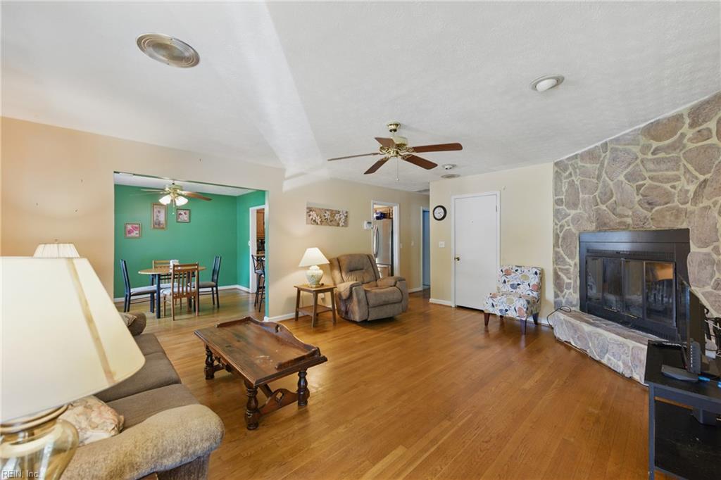 1348 Carlton CT