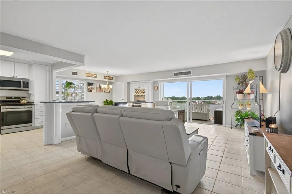 Portsmouth, Virginia 23704, United States, 1 Bedroom Bedrooms, ,1 BathroomBathrooms,Residential,Active,213646