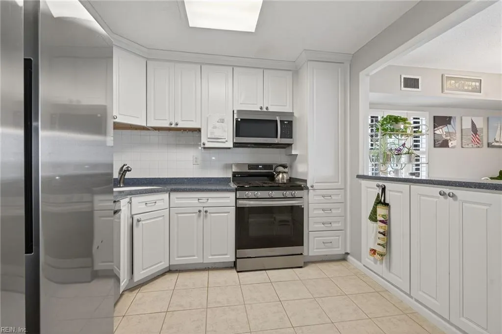 Portsmouth, Virginia 23704, United States, 1 Bedroom Bedrooms, ,1 BathroomBathrooms,Residential,Active,213646