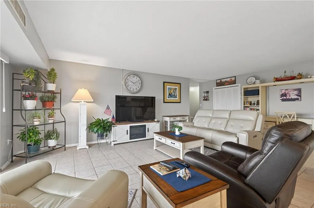 Portsmouth, Virginia 23704, United States, 1 Bedroom Bedrooms, ,1 BathroomBathrooms,Residential,Active,213646