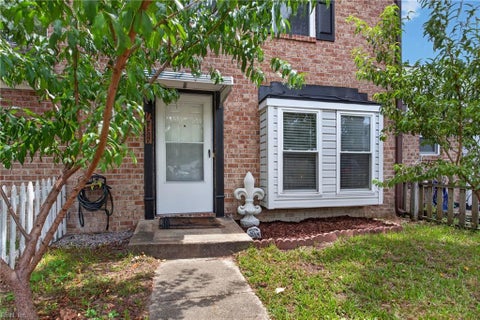 Photo of 716 Oak Hurst Court Court #716, Virginia Beach, VA 23462 (MLS # 10645378)
