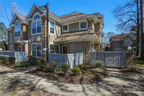 Photo for 333 Gainsborough SQ
