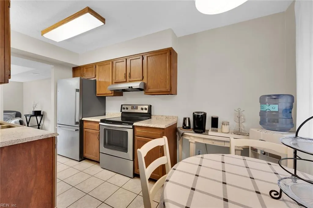 Williamsburg, Virginia 23185, United States, 3 Bedrooms Bedrooms, ,2 BathroomsBathrooms,Residential,Pending,25871