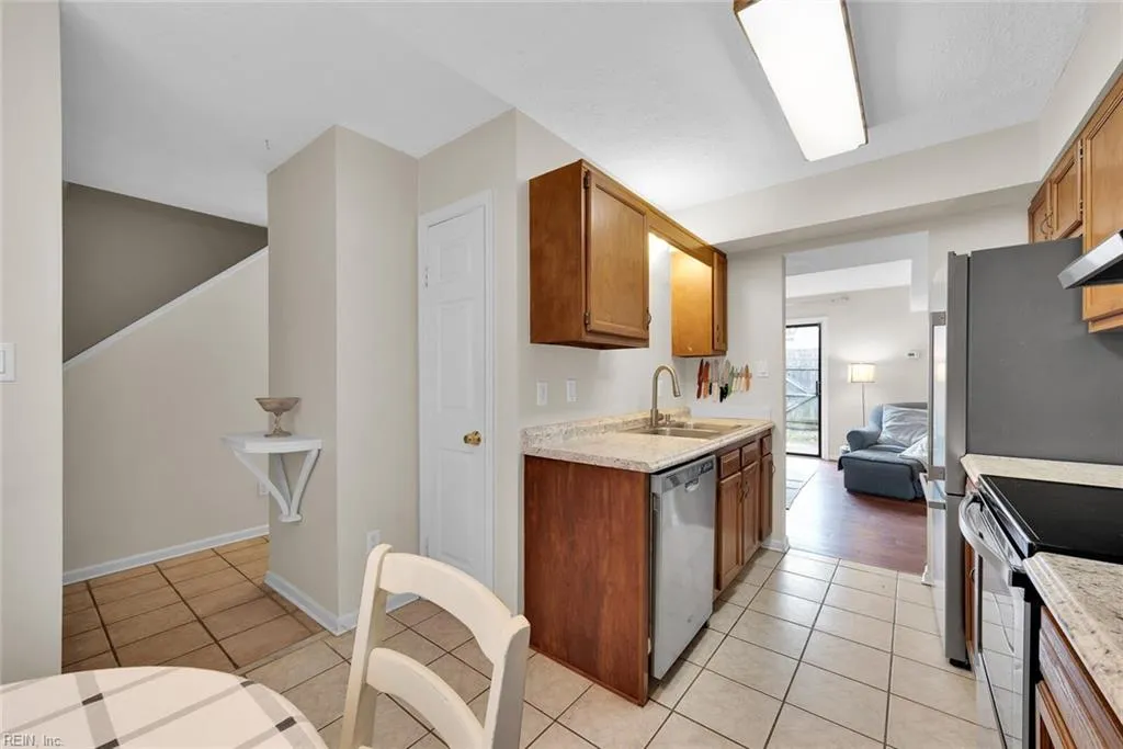 Williamsburg, Virginia 23185, United States, 3 Bedrooms Bedrooms, ,2 BathroomsBathrooms,Residential,Pending,25871