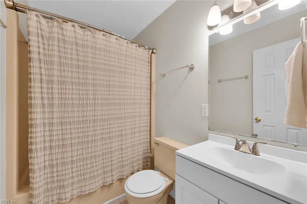 Williamsburg, Virginia 23185, United States, 3 Bedrooms Bedrooms, ,2 BathroomsBathrooms,Residential,Pending,25871