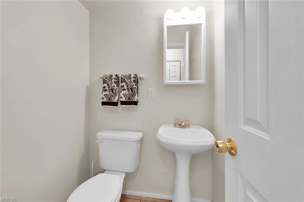 Williamsburg, Virginia 23185, United States, 3 Bedrooms Bedrooms, ,2 BathroomsBathrooms,Residential,Pending,25871