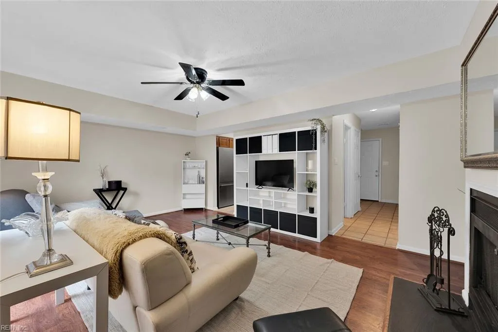 Williamsburg, Virginia 23185, United States, 3 Bedrooms Bedrooms, ,2 BathroomsBathrooms,Residential,Pending,25871