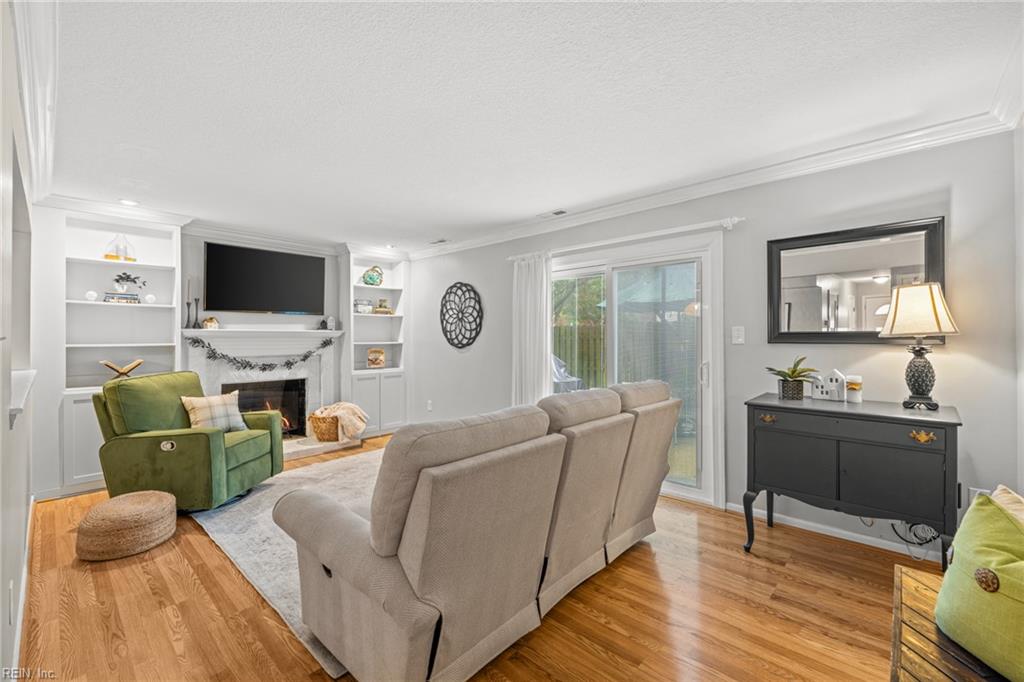 1806 Carlton E