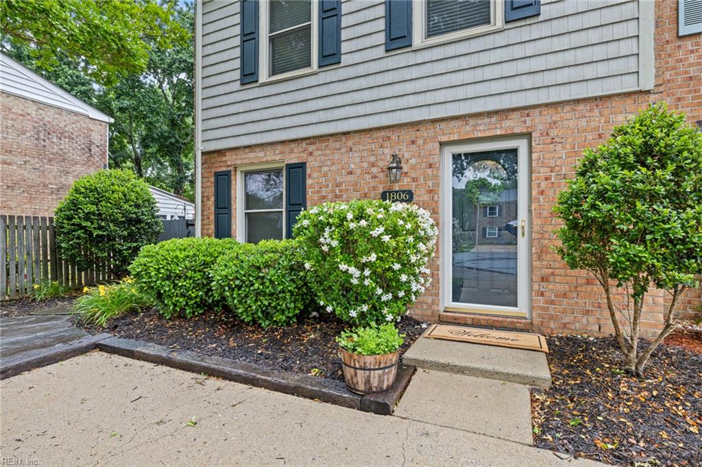 1806 Carlton E