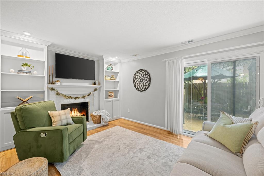 1806 Carlton E
