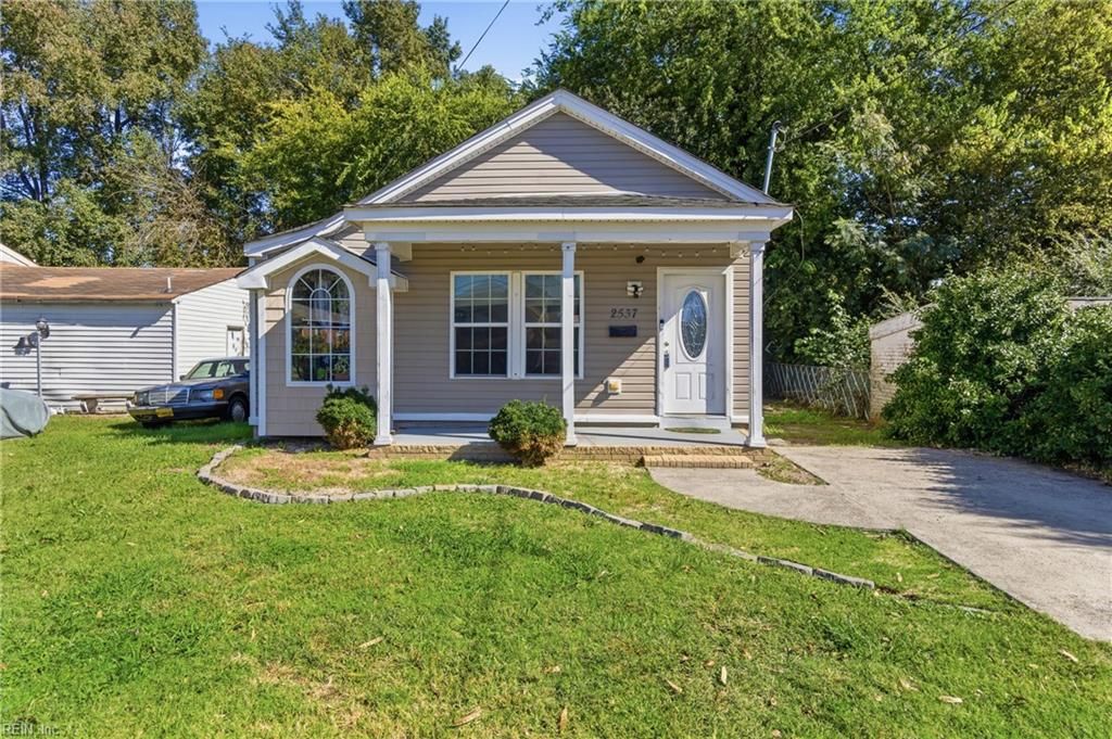 Photo of 2537 Staunton Avenue, Portsmouth, VA 23704 (MLS # 10617463)