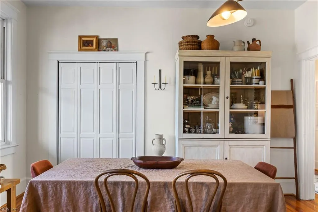 Norfolk, Virginia 23507, United States, 3 Bedrooms Bedrooms, ,2 BathroomsBathrooms,Residential,Pending,38287