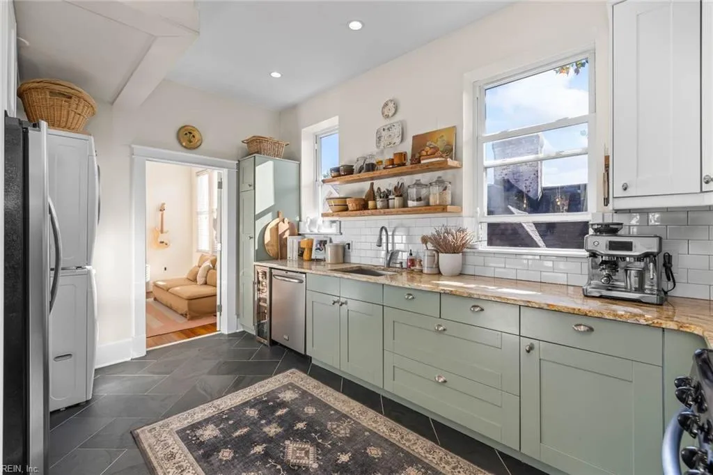 Norfolk, Virginia 23507, United States, 3 Bedrooms Bedrooms, ,2 BathroomsBathrooms,Residential,Pending,38287