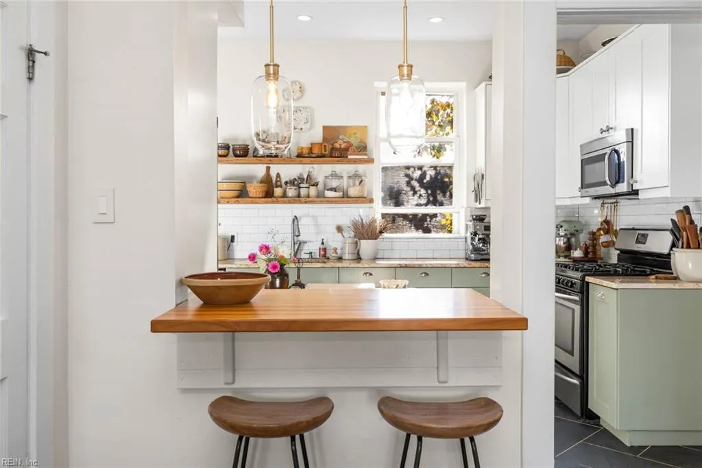 Norfolk, Virginia 23507, United States, 3 Bedrooms Bedrooms, ,2 BathroomsBathrooms,Residential,Pending,38287