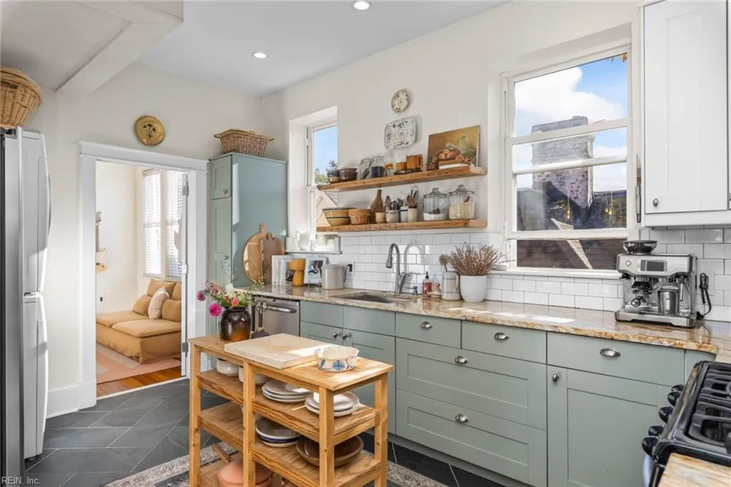 Norfolk, Virginia 23507, United States, 3 Bedrooms Bedrooms, ,2 BathroomsBathrooms,Residential,Pending,38287