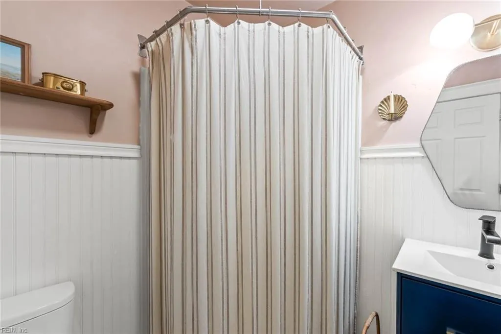 Norfolk, Virginia 23507, United States, 3 Bedrooms Bedrooms, ,2 BathroomsBathrooms,Residential,Pending,38287