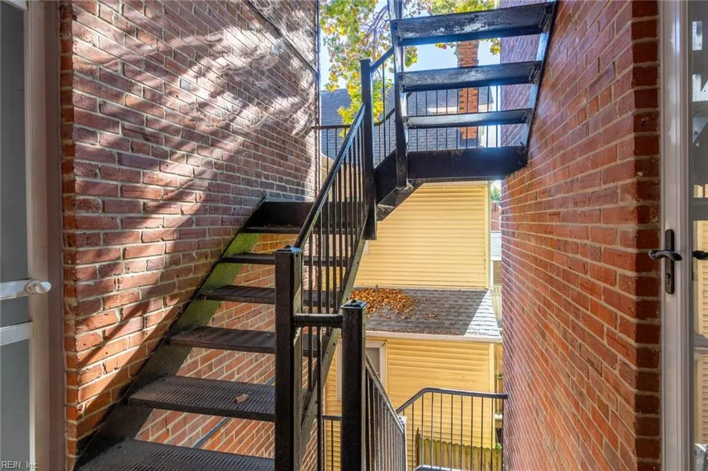 Norfolk, Virginia 23507, United States, 3 Bedrooms Bedrooms, ,2 BathroomsBathrooms,Residential,Pending,38287