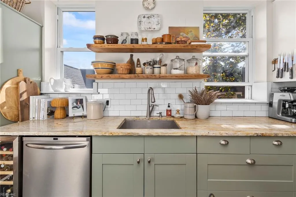 Norfolk, Virginia 23507, United States, 3 Bedrooms Bedrooms, ,2 BathroomsBathrooms,Residential,Pending,38287