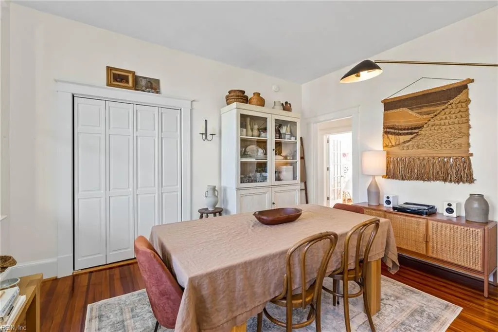 Norfolk, Virginia 23507, United States, 3 Bedrooms Bedrooms, ,2 BathroomsBathrooms,Residential,Pending,38287