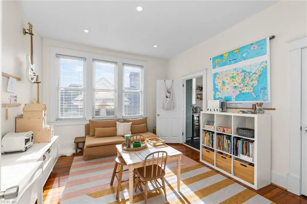 Norfolk, Virginia 23507, United States, 3 Bedrooms Bedrooms, ,2 BathroomsBathrooms,Residential,Pending,38287