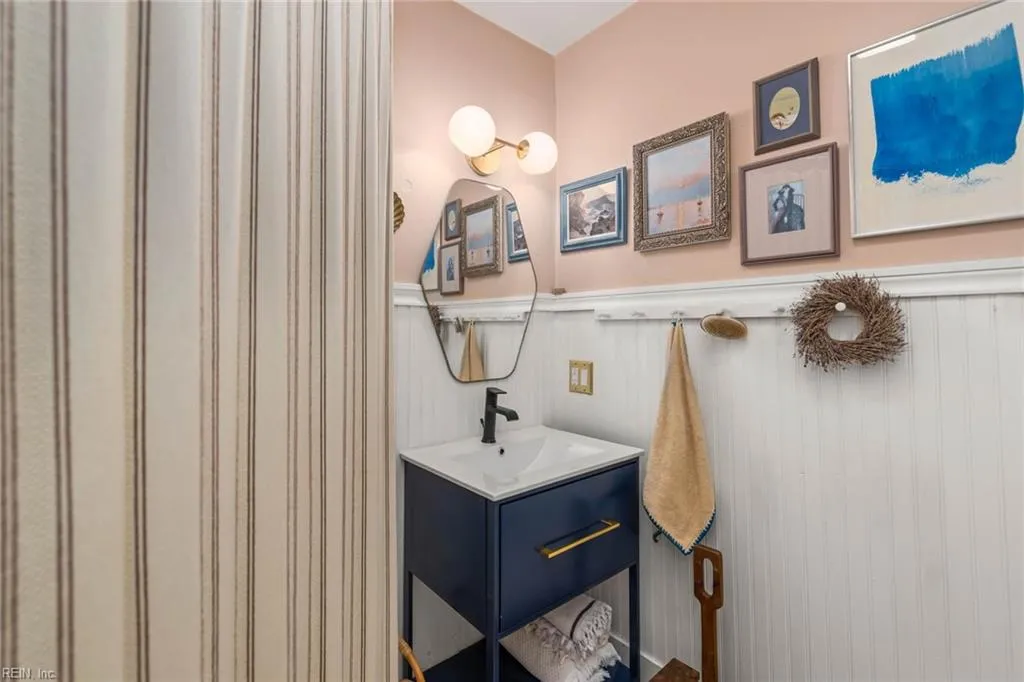 Norfolk, Virginia 23507, United States, 3 Bedrooms Bedrooms, ,2 BathroomsBathrooms,Residential,Pending,38287