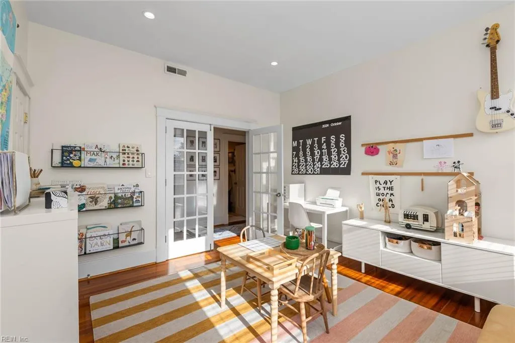 Norfolk, Virginia 23507, United States, 3 Bedrooms Bedrooms, ,2 BathroomsBathrooms,Residential,Pending,38287