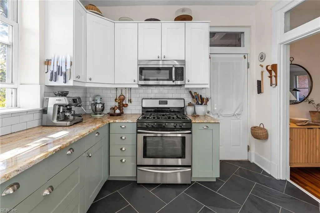 Norfolk, Virginia 23507, United States, 3 Bedrooms Bedrooms, ,2 BathroomsBathrooms,Residential,Pending,38287