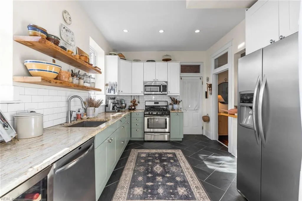 Norfolk, Virginia 23507, United States, 3 Bedrooms Bedrooms, ,2 BathroomsBathrooms,Residential,Pending,38287