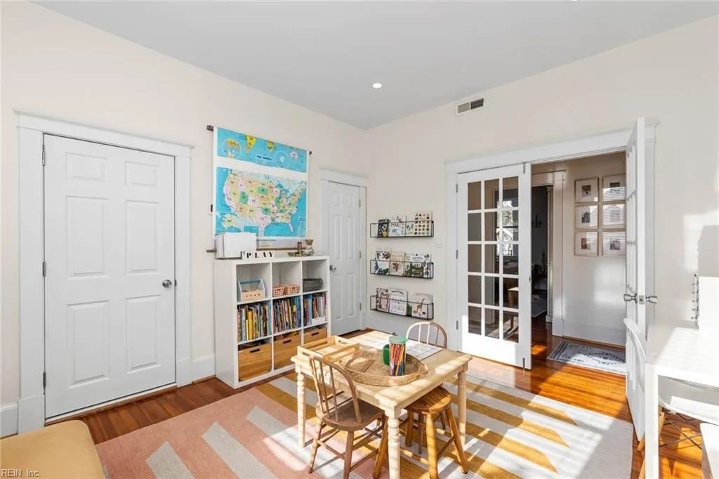 Norfolk, Virginia 23507, United States, 3 Bedrooms Bedrooms, ,2 BathroomsBathrooms,Residential,Pending,38287