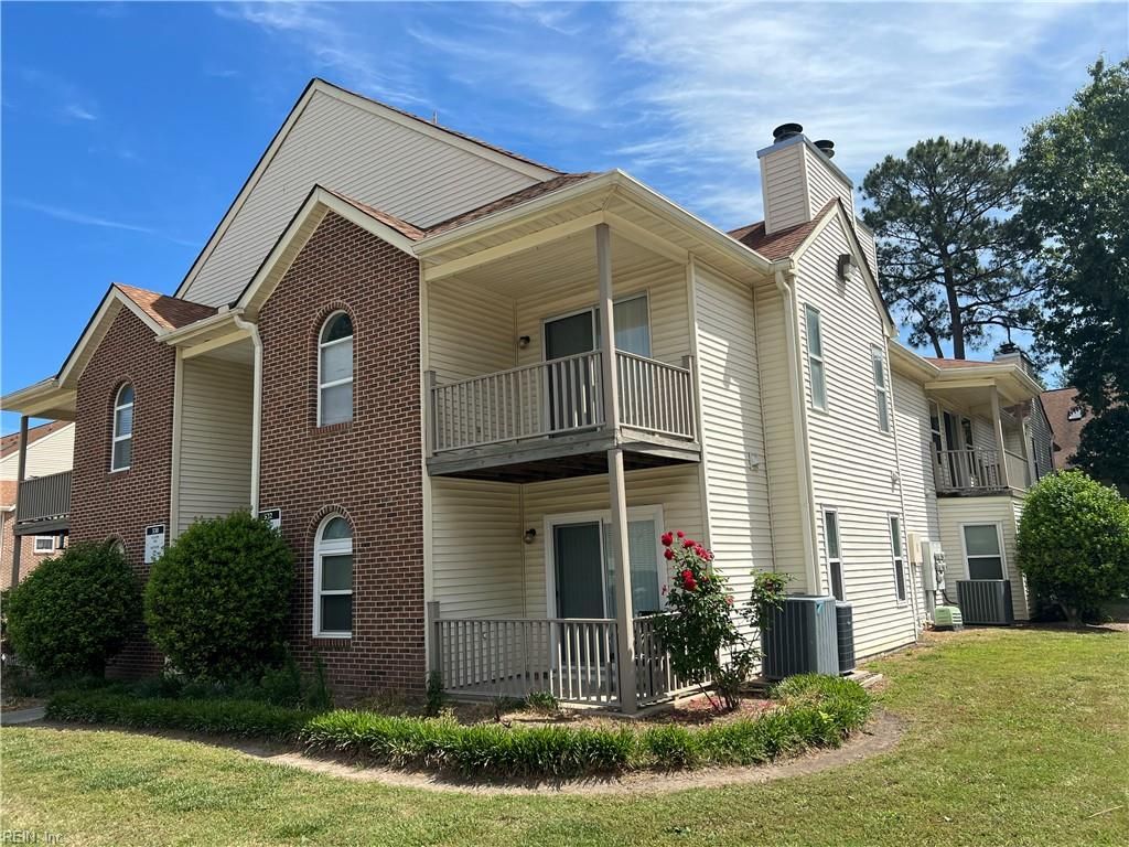 Photo of 532 Pineland Circle #203, Newport News, VA 23608 (MLS # 10632683)